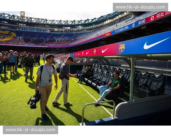 诺坎普的星光:巴萨与比利亚雷尔的绿茵对决,一场足球的诗篇 诺坎普的星光:巴萨与比利亚雷尔的绿茵对决,一场足球的诗篇